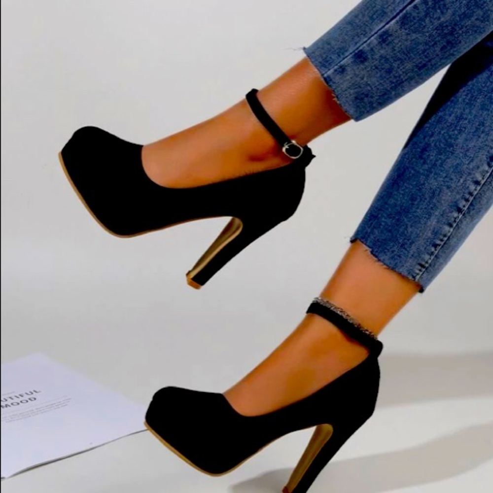 black pumps slight use